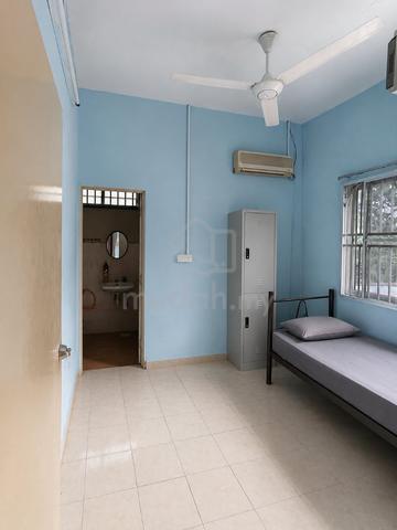 Medium Room with Aircond Attached Bathroom (Male) Upper Floor @ Bukit 1