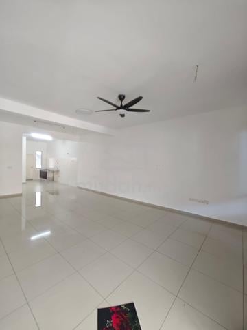 Laman Sendayan For Rent Come With Aircond And kitchen 1