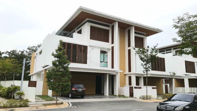 [SPECIAL PROMO] Astana Semi D With Lift Presint 8 Putrajaya Freehold 1