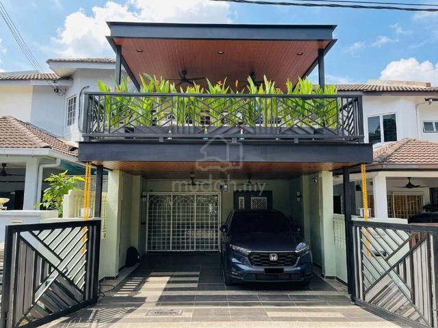 Fully Renovated Double Storey  House Taman Desa Serdang Seri Kembangan 1