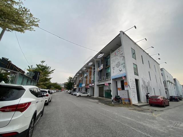< GROUND FLOOR > bay avenue next to queensbay mall < TRR 1