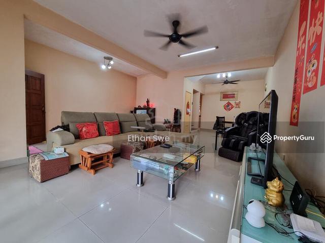 Freehold 3 Storey House Flora Impian Partly Furnished Face SouthWest 1