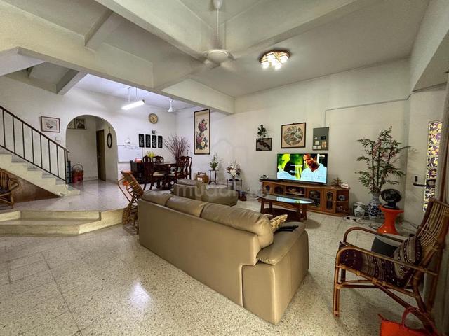 Rare SPACIOUS CORNER LOT! FREEHOLD 5R Double Storey @ Kampung Lapan 1