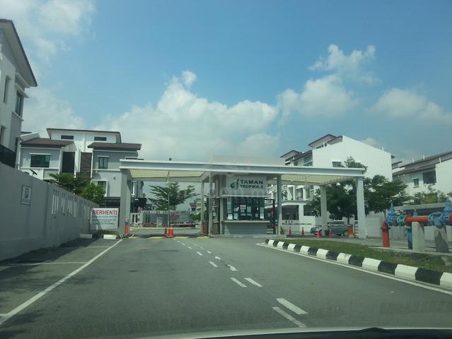 3 Storey SuperLink 24' X 65' P/furnished @ Taman Tropika 2, Bangi 1