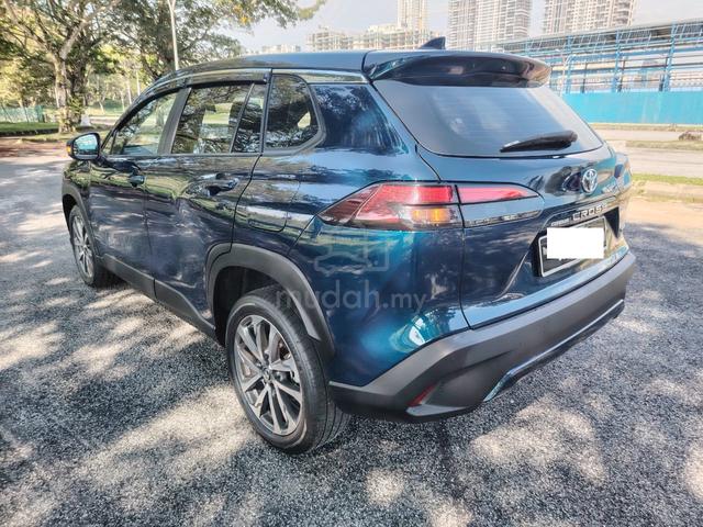 2025 TOYOTA COROLLA CROSS 1.8 HEV low mil - 2