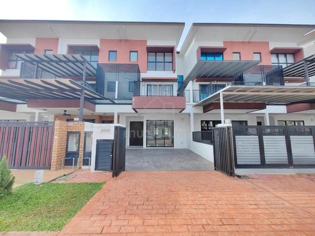 BELOW SPA ‼️ 3 Storey Terrace House Myra Meranti Puchong 1