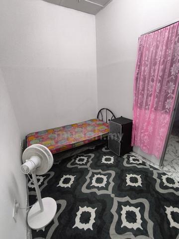 Bilik Medium Ehsan Jaya, Ulu Tiram, Tebrau 1