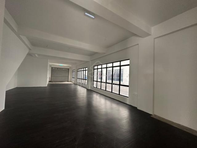 Corner, G Floor. Cyber 10. Cyberjaya. 1