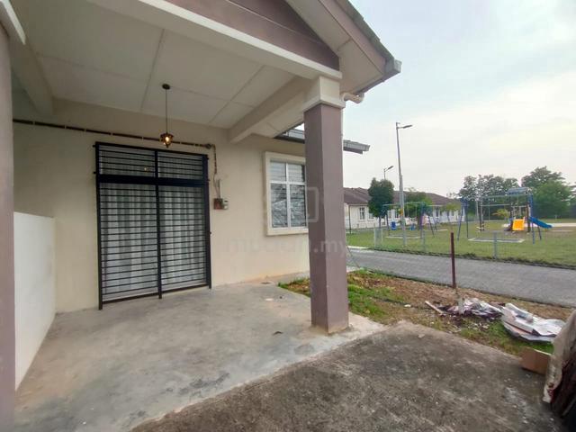 Rumah Teres Setingkat End Lot 1