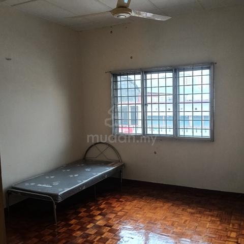 Medium Room rent at Ampang special price  1