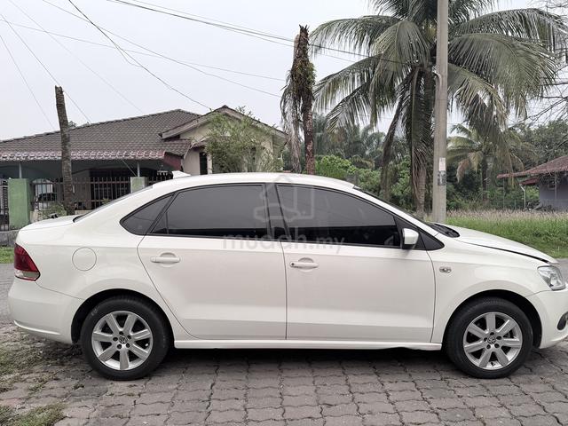 2015 Volkswagen POLO 1.6 CLUB EDITION (CKD) - 3