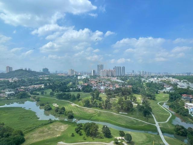 Kota Damansara Sofo with link bridge to IOI Mall 1