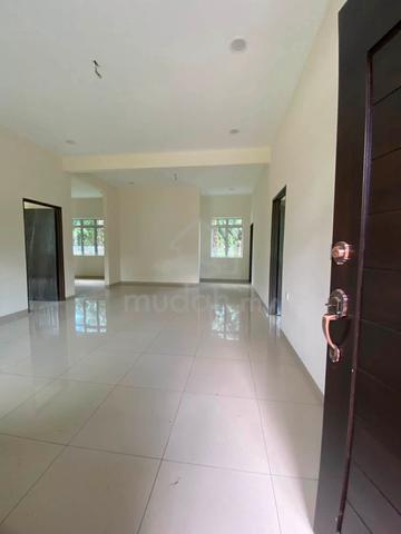 Banglo 1 Tingkat Freehold Parit Raja | Tanah Luas 5,504 sqft | RM520K 1