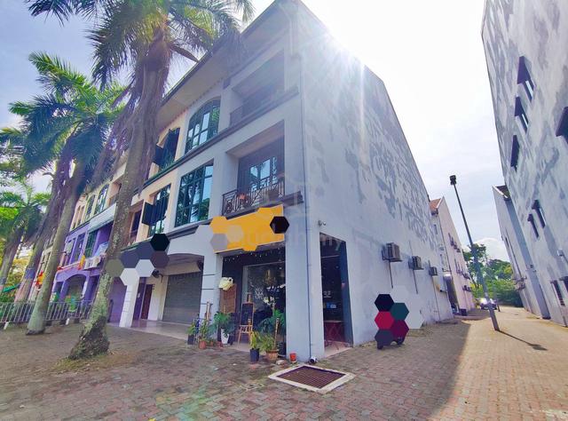 (FACING OPEN END LOT) FREEHOLD 3 Storey Shoplot U8 Bukit Jelutong 1