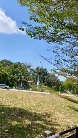 Shoplot 2 tgkt for investment facing main road-jasin 1