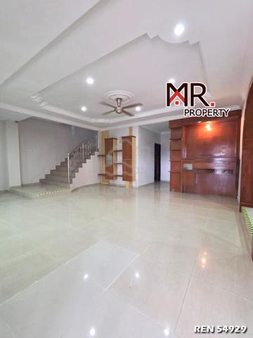 CORNER LOT Double Storey Semi-D House Bandar Puteri Jaya FOR SALE 1