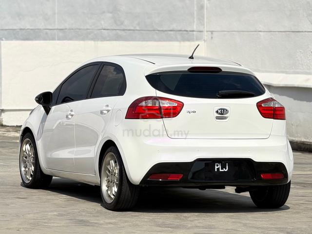 2013 Kia RIO 1.4 SX (A) Special Pearl White - 5