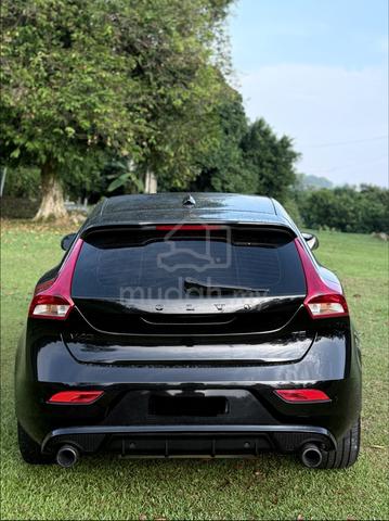 2018 Volvo V40 2.0 T5 R-DESIGN FACELIFT (A) - 4