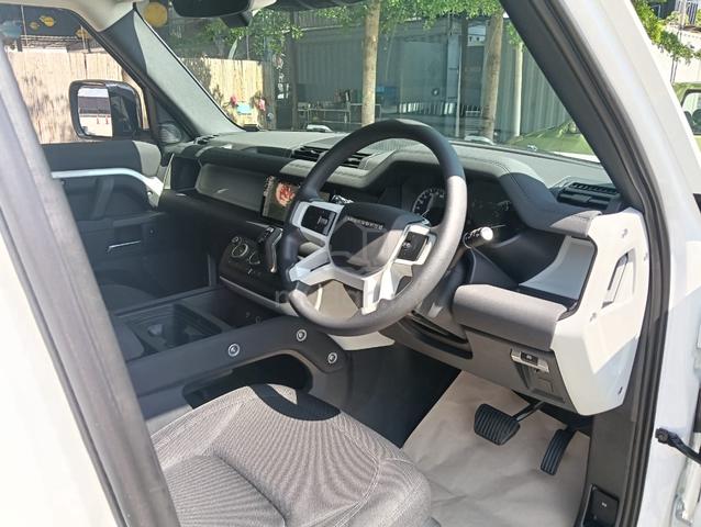 7k MILG 2023 Land Rover DEFENDER 2.0 110S P300 (A) - 4