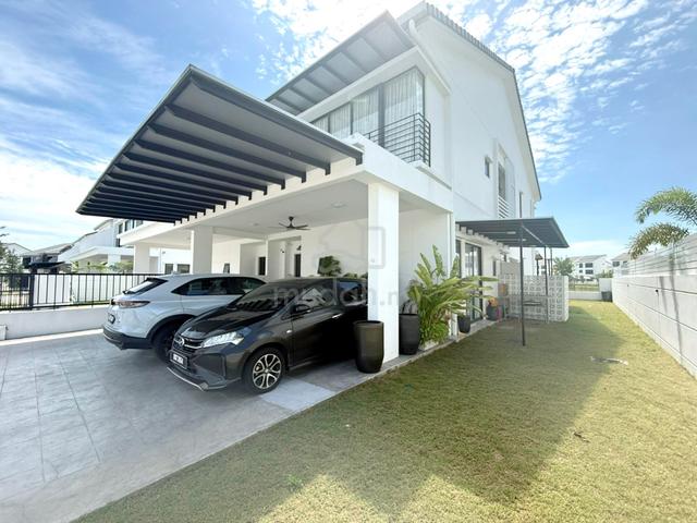 Facing LAKE Renovated Double Storey Semi-D Sejati Lakeside Cyberjaya 1
