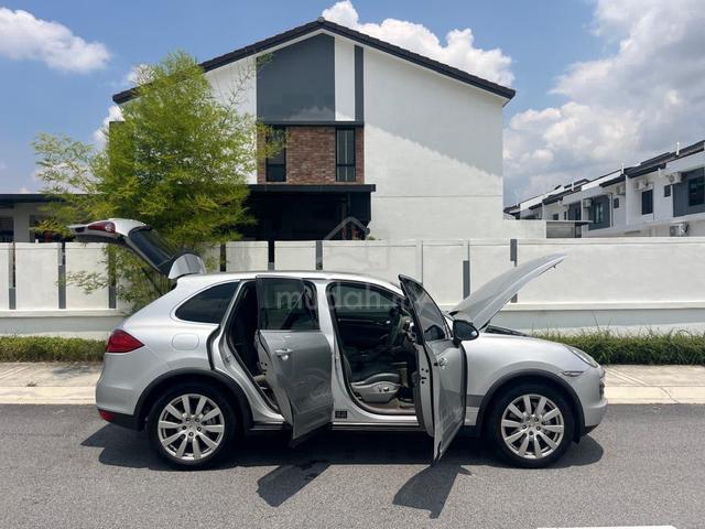 11/12 Porsche CAYENNE S 4.8 958 (A) DirectOwner - 3