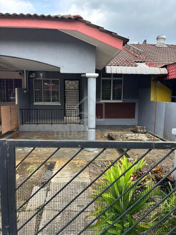 Halaman Meru Permai, 1