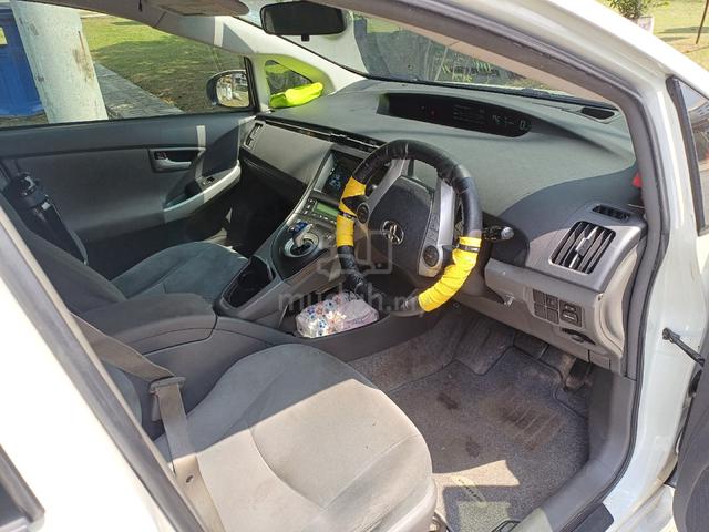 2011 Toyota PRIUS 1.8 (HYBRID) (A) - 4