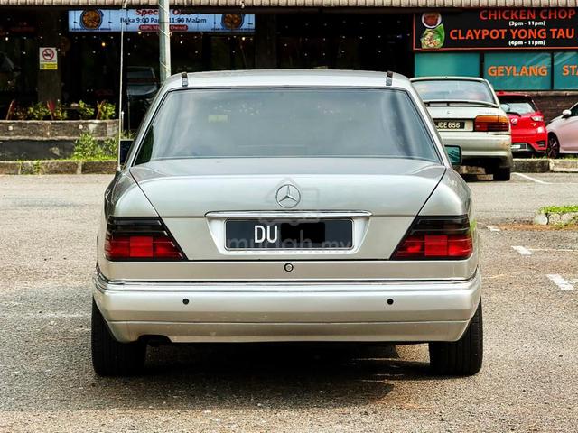 1986 Mercedes Benz 230E 2.3 (A) - 4