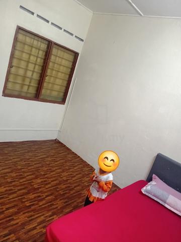 middle bedroom 1