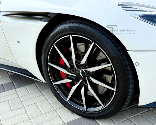 2017 Aston Martin DB11 5.2 V12 30k KM Only - 5