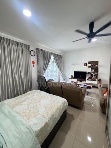 Molek Regency 1