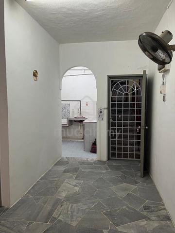 Taman Daya Shop Apartment 4