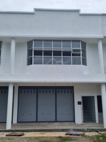 2 storey shop lot Lunas Facing Main road For Sale 1