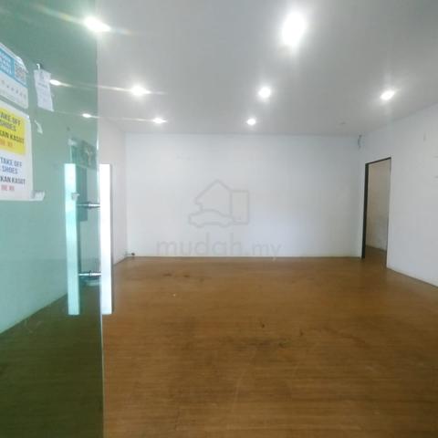 ground floor renovated shoplot with glass door kuantan town area 2