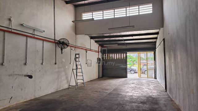 Single Storey factory/warehouse (20x80sqft) Bukit Puchong for rent 1