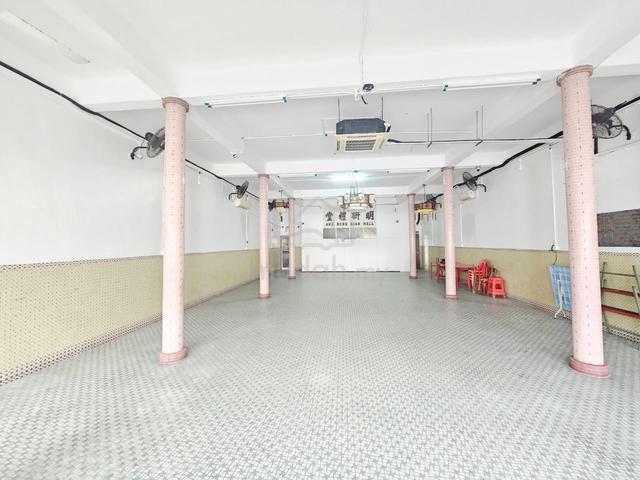 3 storey shop house at georgetown lorong selamat for rent 1