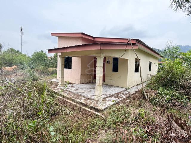 Banglo Kg Tebing Tembah, Paka 1