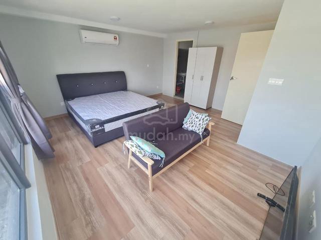 master room in upper duplex to let 1