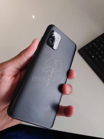 Asus Zenfone 8 - photo 2 of 2