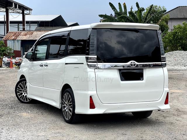 2023 Toyota VOXY 2.0 ZS KIRAMEKI II - 2