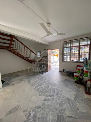 Double Storey Terrace,  Jalan Subang Perdana, Shah alam 1