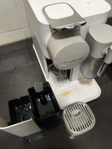 (×Latte button)Nespresso Lattisima Coffee machine - photo 6 of 6