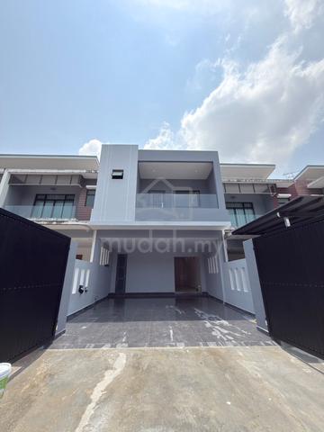 Horizon Hill Canal Garden Double Storey Terrace House For Sale 1