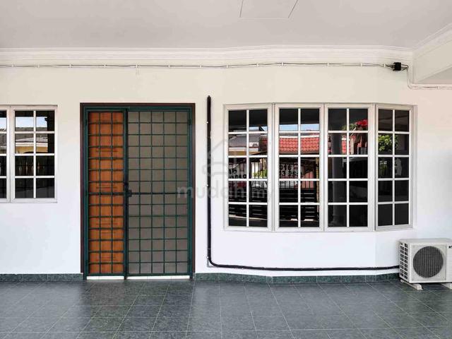 Double storey terrace house for rent ( Taman desa jaya )kepong,aircond 1