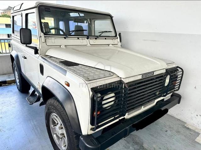2002 Land Rover DEFENDER 2.5 110SW (M) - 1