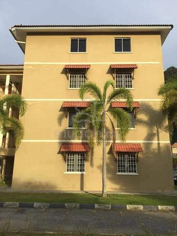 Permai Lake View Apartment 3