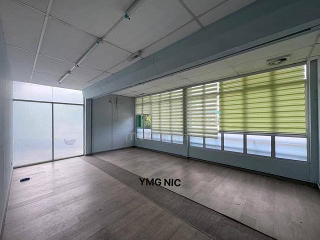 Facing Roadš„Bandar Botanic, Klang-Corner First Floor Office For Rent 1