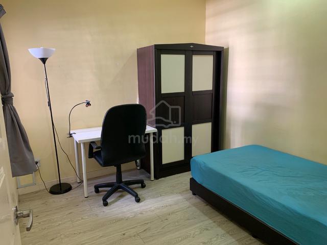 Near LRT Ara Damansara - male middle room ( Puncak Seri Kelana condo ) 1