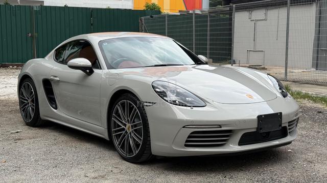Crayon Red Interior 2022 Porsche 718 2.0 CAYMAN - 2
