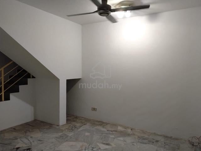 Jalan Bukit Idaman double story for Rent 1